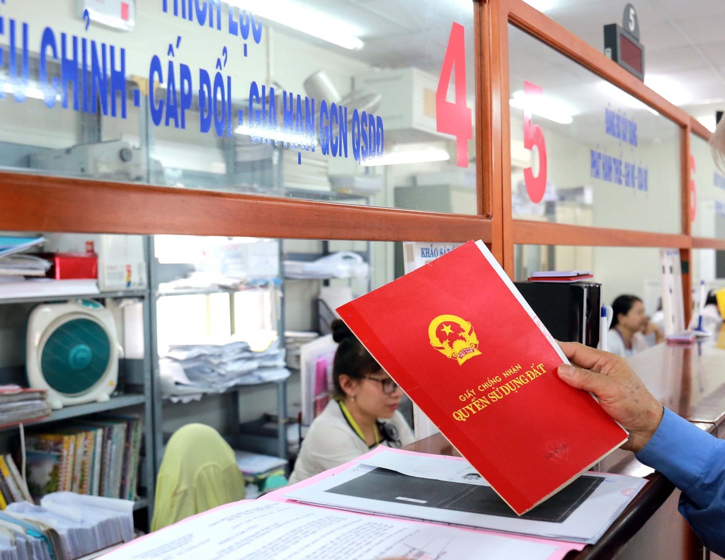 Dịch vụ cấp đổi giấy chứng nhận quyền sử dụng đất do bị ố, nhòe, rách, hư hỏng